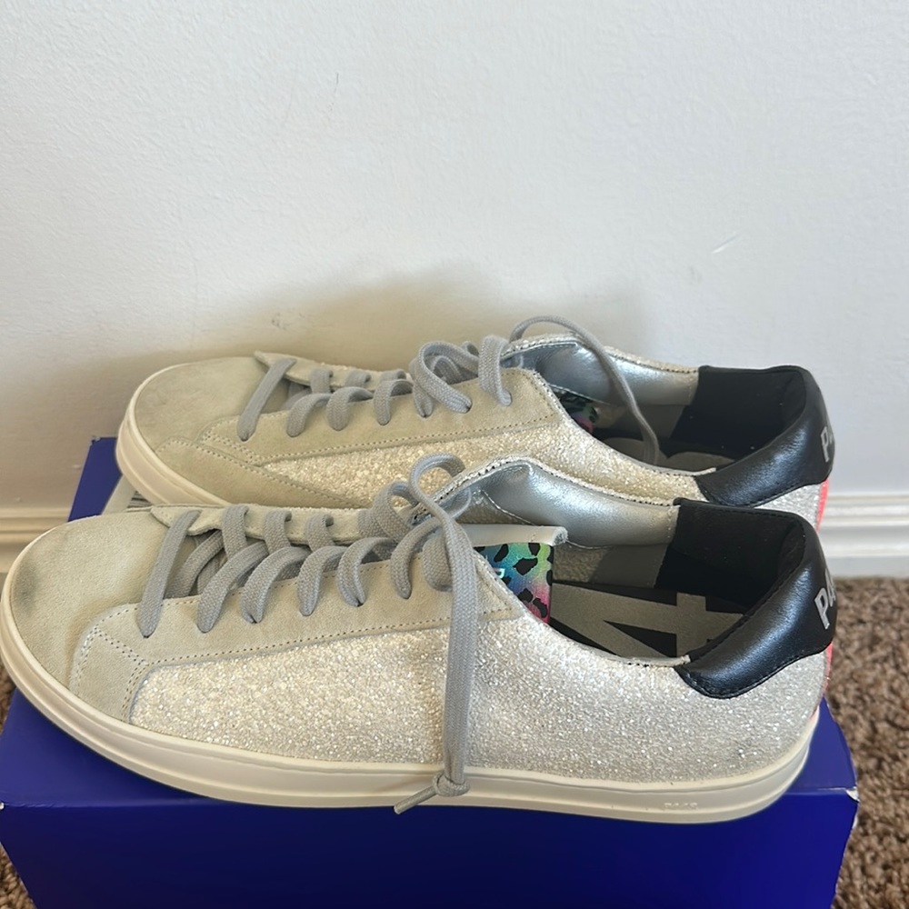 P448 John White glitter sneaker size 42